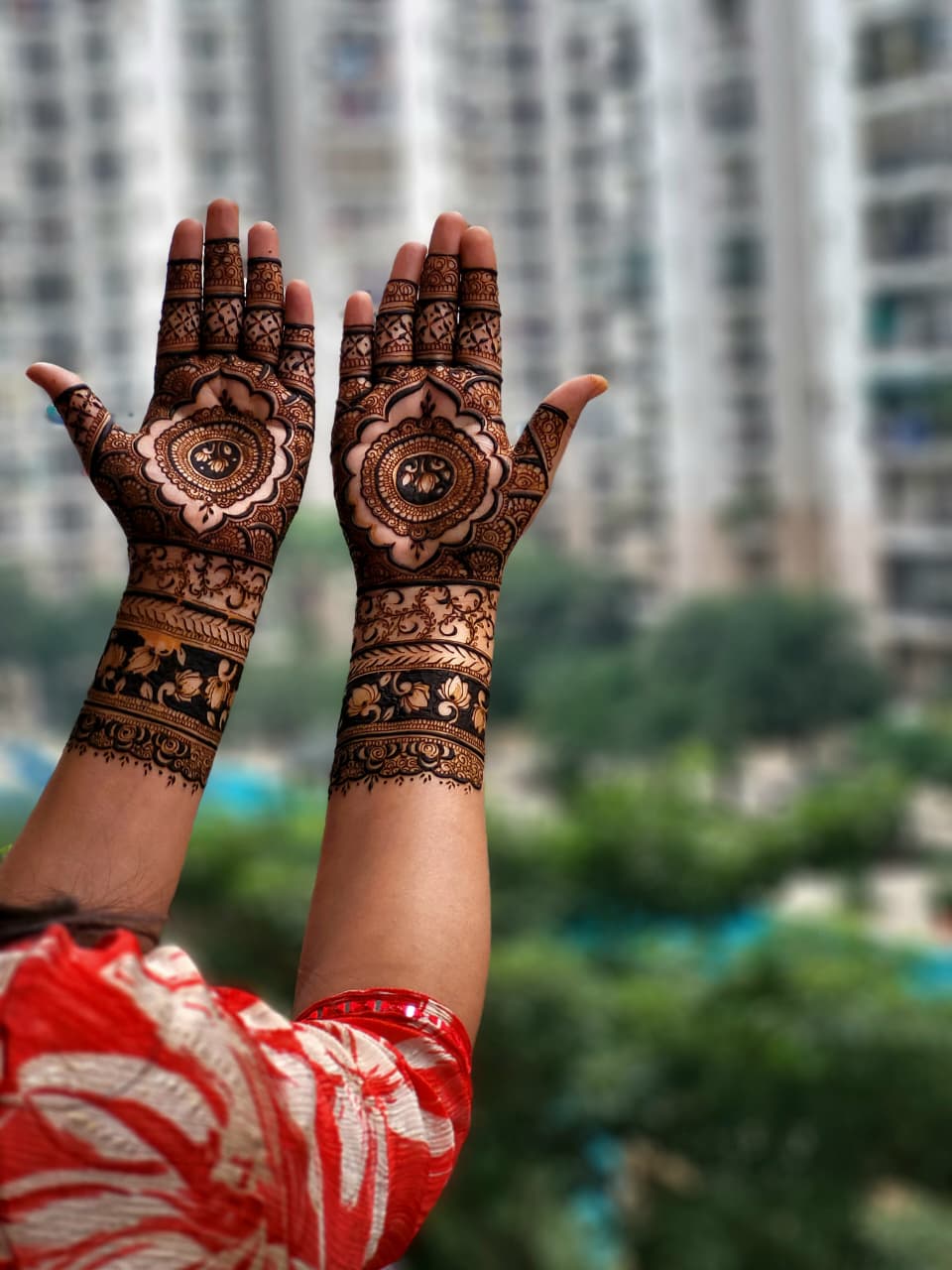 Simple engagement mehndi design